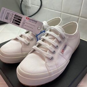 NEW IN BOX SUPERGA 2750 COTU CLASSIC WHITE SIZE USA 6.5, EURO 37